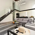 Apartment Off Triana